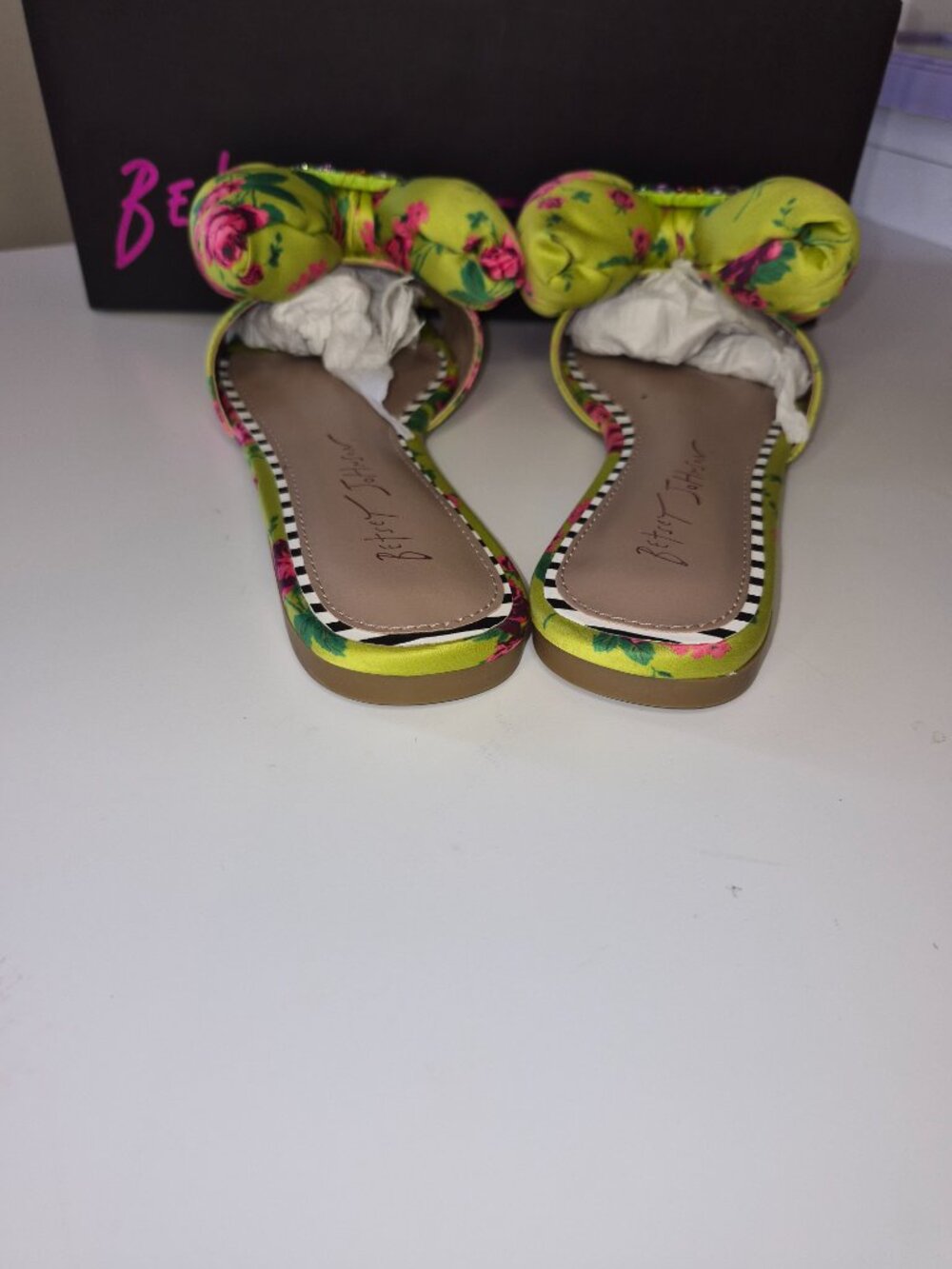 NIB Betsey Johnson Daiseyy floral satin square toe sandals. - Picture 4 of 6
